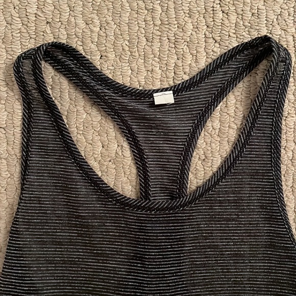 Lululemon size 6 tank top - Picture 2 of 4